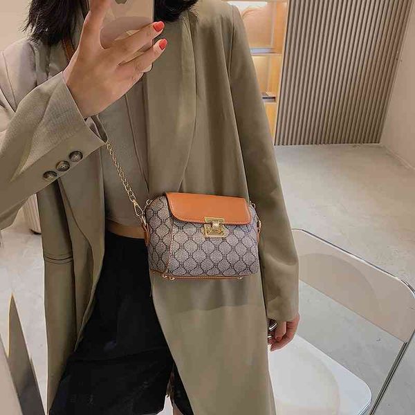 80% off medieval design small bag female new french minority lock single shoulder oblique span shell handbags, Black;red
80% off medieval design small bag female new french minority lock single shoulder oblique span shell handbags, Black;red