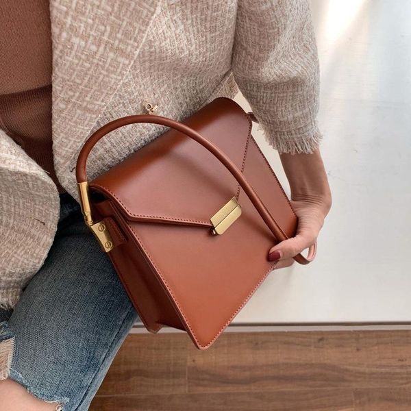 cross body vintage women shoulder bag retro designer lady crossbody autumn 2021 simple fashion large capacity female handbag bolsa
cross body vintage women shoulder bag retro designer lady crossbody autumn 2021 simple fashion large capacity female handbag bolsa