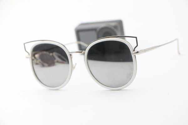 sunglasses combination of metal and plastic reflective silver lenses, ladies sunglasses, cute glasses, White;black
sunglasses combination of metal and plastic reflective silver lenses, ladies sunglasses, cute glasses, White;black