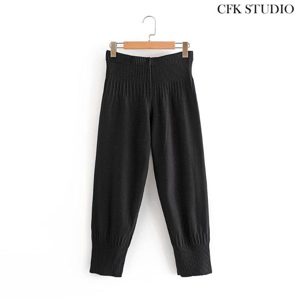 women's pants & capris 8, Black;white
women's pants & capris 8, Black;white