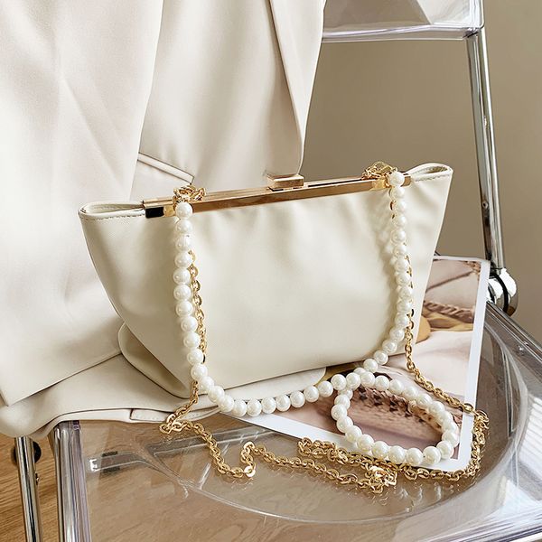 niche design bag 2021 new fashion pearl ins chain messenger bag large capacity tote bag underarm shoulder width 30cm
niche design bag 2021 new fashion pearl ins chain messenger bag large capacity tote bag underarm shoulder width 30cm