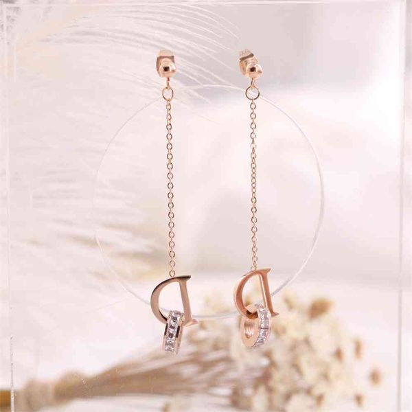 luxury designer jewelry decorated titanium steel zircon earrings, japanese and korean style, long letter geometric minority, advanced sense, Silver
luxury designer jewelry decorated titanium steel zircon earrings, japanese and korean style, long letter geometric minority, advanced sense, Silver
