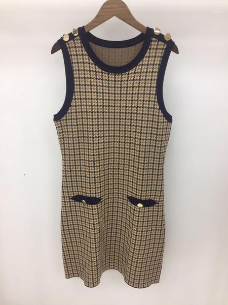 two piece dress french elegant autumn / winter 2021 round neck sleeveless slim plaid vest knitted, White
two piece dress french elegant autumn / winter 2021 round neck sleeveless slim plaid vest knitted, White
