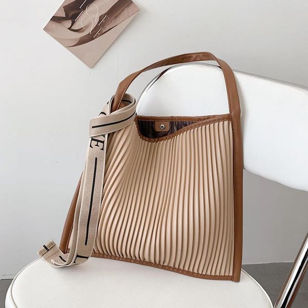 evening bags woman large-capacity tote bag fashion pleated pu shoulder autumn and winter handbag trend luxury designer underarm
evening bags woman large-capacity tote bag fashion pleated pu shoulder autumn and winter handbag trend luxury designer underarm