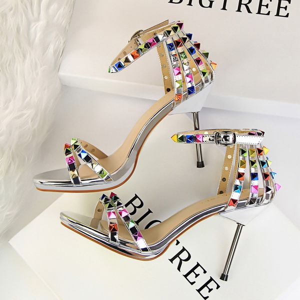 summer slim roman style sho 2021 fashion thin heel high heel's riveted one-line sandals, Black
summer slim roman style sho 2021 fashion thin heel high heel's riveted one-line sandals, Black