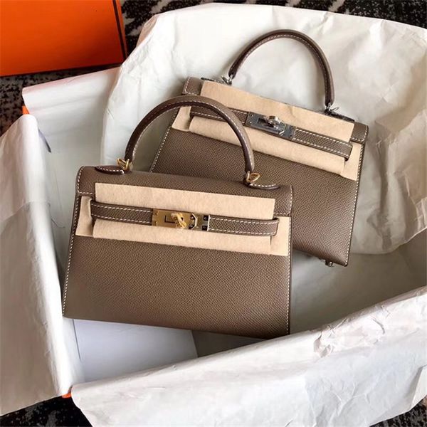 second generation kelly women's cowhide hand messenger new mini shoulder bag in spring and summer of 2020
second generation kelly women's cowhide hand messenger new mini shoulder bag in spring and summer of 2020