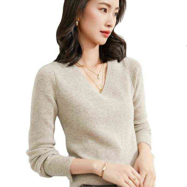 v-neck knitted bottomed shirt women's autumn and winter foreign style versatile tight sweater with slim long sleeve inside, White;black
v-neck knitted bottomed shirt women's autumn and winter foreign style versatile tight sweater with slim long sleeve inside, White;black