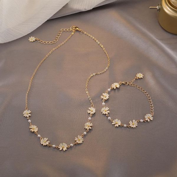 sweet and fresh summer metal daisy flower necklace bracelet temperament simple niche design short clavicle chain chains, Silver
sweet and fresh summer metal daisy flower necklace bracelet temperament simple niche design short clavicle chain chains, Silver