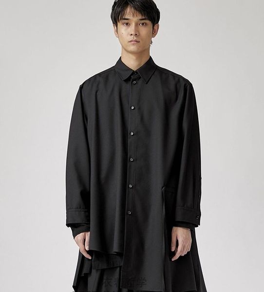 men's casual shirts in the long section of dark asymmetry irregular, White;black
men's casual shirts in the long section of dark asymmetry irregular, White;black
