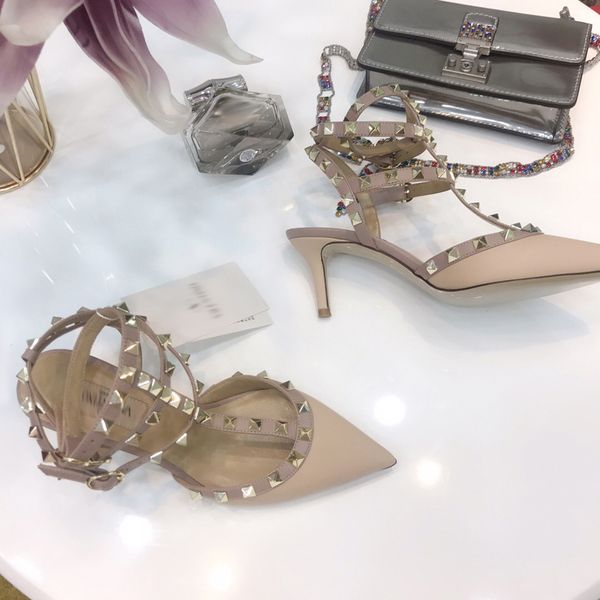 2021 good quality fashion women luxurys designers shoes designer sandals womens luxury highheels sandal dress shoess with box size 35-41 -k4, Black
2021 good quality fashion women luxurys designers shoes designer sandals womens luxury highheels sandal dress shoess with box size 35-41 -k4, Black