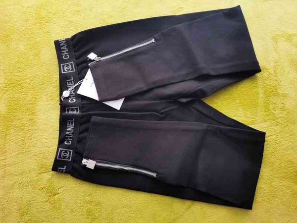 high-waisted web elastic celebrity leggings for women in autumn of the new fashion trend metal button tight pencil feet pants, Black;white
high-waisted web elastic celebrity leggings for women in autumn of the new fashion trend metal button tight pencil feet pants, Black;white