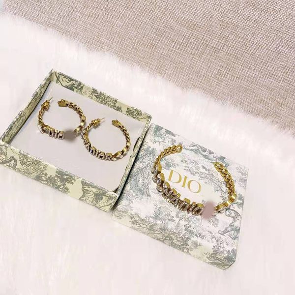 designer jewelry 2020 new horse eye wheat ear women's popular letter bracelet, Silver
designer jewelry 2020 new horse eye wheat ear women's popular letter bracelet, Silver
