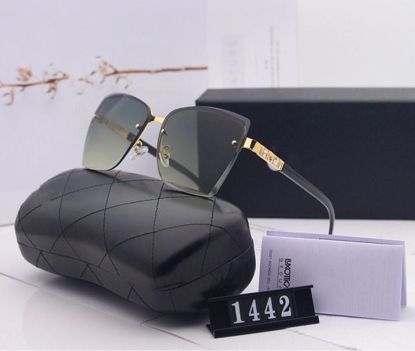 a stylish woman drives a pair of high-definition big-frame sunglasses with polaroid hd resin lenses, White;black
a stylish woman drives a pair of high-definition big-frame sunglasses with polaroid hd resin lenses, White;black