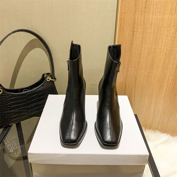 2021 lastest high luxury classical high heel half boots winter famous women solid leather fashion designers casual wedding dress platform pa, Black
2021 lastest high luxury classical high heel half boots winter famous women solid leather fashion designers casual wedding dress platform pa, Black