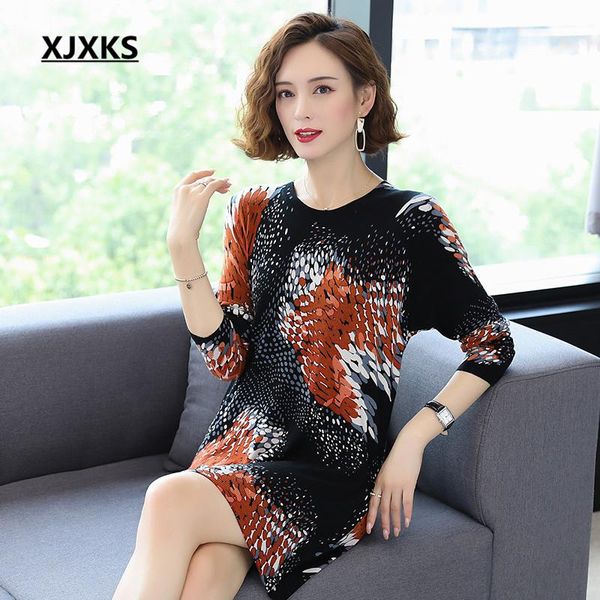 women's sweaters xjxks 2021 autumn winter women long sweater high-end digital printing wool knitted dress pullover, White;black
women's sweaters xjxks 2021 autumn winter women long sweater high-end digital printing wool knitted dress pullover, White;black