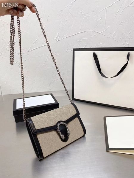 designer brand envelope bag lady caviar leather messenger classic chain quality wallet two colors send box00
designer brand envelope bag lady caviar leather messenger classic chain quality wallet two colors send box00