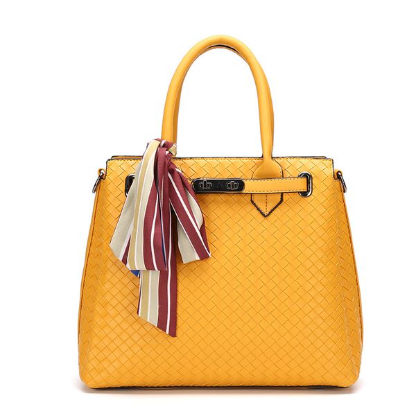 2021 new style atmospheric hand carrying single shoulder messenger square large capacity temperament workplace bag
2021 new style atmospheric hand carrying single shoulder messenger square large capacity temperament workplace bag
