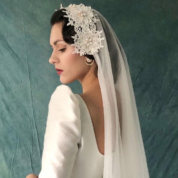 bridal veils women double layer wedding embroidered floral lace trim with hairpin delicate fashion trend the highlight personality, Black
bridal veils women double layer wedding embroidered floral lace trim with hairpin delicate fashion trend the highlight personality, Black