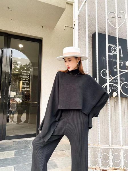 women's two piece pants 1556 knitted three-piece suit., White
