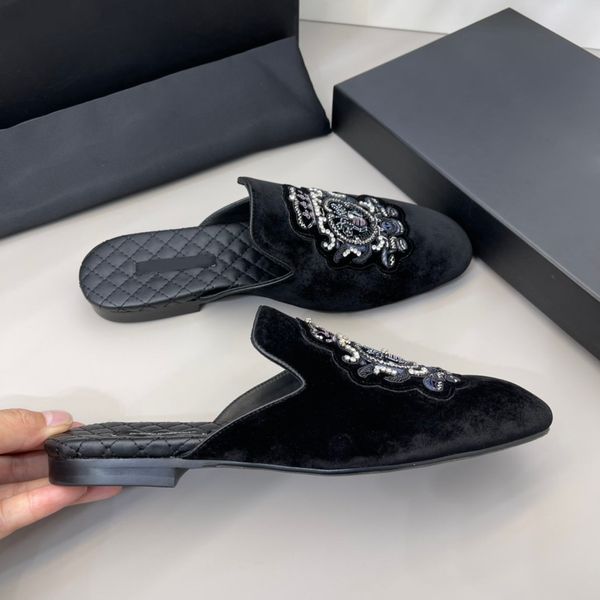 2021 new brand men's shoes r hand-embroidered luxury flat-bottomed lazy slippers with shoe box, Red;white
2021 new brand men's shoes r hand-embroidered luxury flat-bottomed lazy slippers with shoe box, Red;white