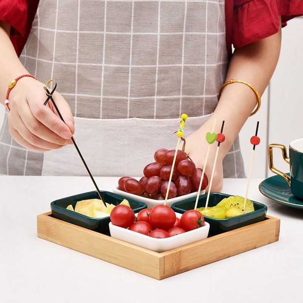 12cm 100pcs/bag disposable art fruit fork creative cocktail sign pastry decoration / ktv party bar forks
12cm 100pcs/bag disposable art fruit fork creative cocktail sign pastry decoration / ktv party bar forks
