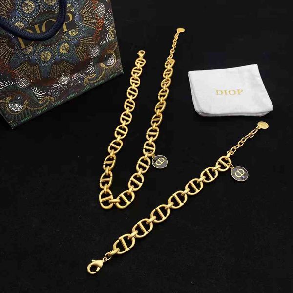 luxury designer fashion necklace d / di family cd letter pendant net red same bracelet pig nose set, Red;brown
luxury designer fashion necklace d / di family cd letter pendant net red same bracelet pig nose set, Red;brown