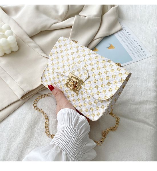 winter evening bag simple and cute 2021 new chain printing shoulder messenger lady mobile phone bags
winter evening bag simple and cute 2021 new chain printing shoulder messenger lady mobile phone bags