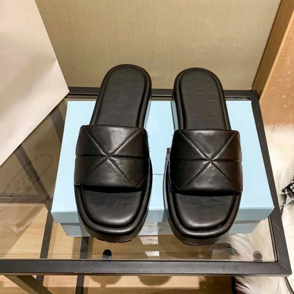 2021 new classic designer slipper ladies fashion sandals casual and comfortable flying shuttle printed slippers with box 06, Black
2021 new classic designer slipper ladies fashion sandals casual and comfortable flying shuttle printed slippers with box 06, Black