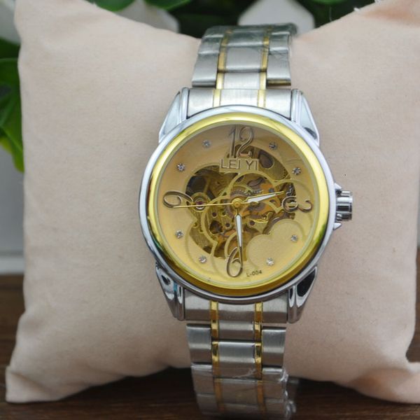 trend mechanical watch men's business steel belt fashion trend, Slivery;brown
trend mechanical watch men's business steel belt fashion trend, Slivery;brown