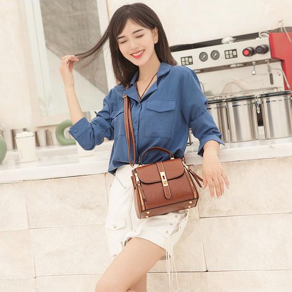 cosmetic bags & cases woman shoulder bag handbag fashion messenger large capacity shopping 2021 female trend luxury
cosmetic bags & cases woman shoulder bag handbag fashion messenger large capacity shopping 2021 female trend luxury