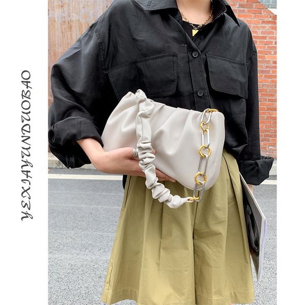 design hand cloud underarm women's 2021 new summer fashion versatile chain french niche one shoulder cross draped bag, Red;black
design hand cloud underarm women's 2021 new summer fashion versatile chain french niche one shoulder cross draped bag, Red;black