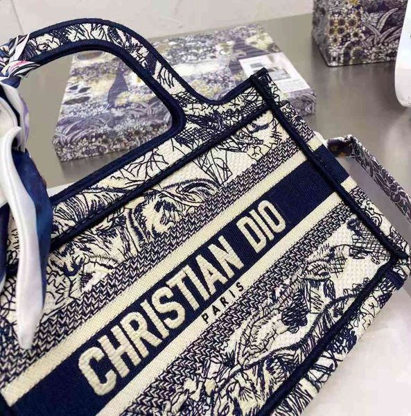 luxury handbags and storage cristi bags d new old flower 3d three-dimensional embroidery jacquard d letter tiger tot
luxury handbags and storage cristi bags d new old flower 3d three-dimensional embroidery jacquard d letter tiger tot