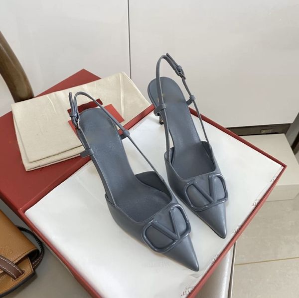 silver high heels women thin 2021 new temperament pointed french small heel baotou diamond v-mouth sandals shoes zlh, Black
silver high heels women thin 2021 new temperament pointed french small heel baotou diamond v-mouth sandals shoes zlh, Black