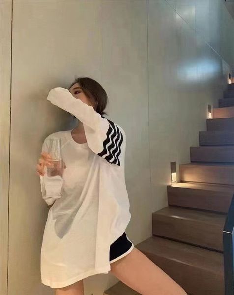 oversize long sleeve t-shirt women's 2021 summer new loose casual sports shorts pants, White
oversize long sleeve t-shirt women's 2021 summer new loose casual sports shorts pants, White