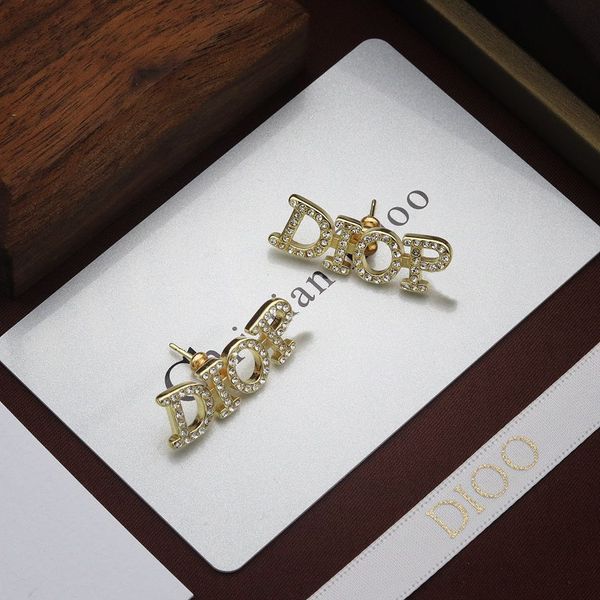 luxury designer fashion diamond d net jewelry earrings family letter female red dijia star temperament brass material s925 silver needle, Red;brown
luxury designer fashion diamond d net jewelry earrings family letter female red dijia star temperament brass material s925 silver needle, Red;brown