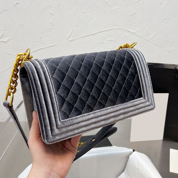 2022velour classic boy girls crossbody bag classic flap quilted gold metal hardware with strass cross body shoulder famouse luxu
2022velour classic boy girls crossbody bag classic flap quilted gold metal hardware with strass cross body shoulder famouse luxu