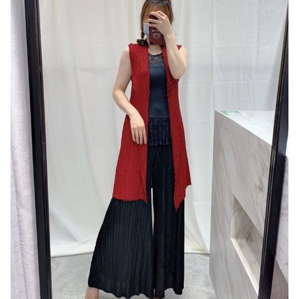 dresses fashion miyake fold sleeveless solid color two ways to wear coat, White
dresses fashion miyake fold sleeveless solid color two ways to wear coat, White