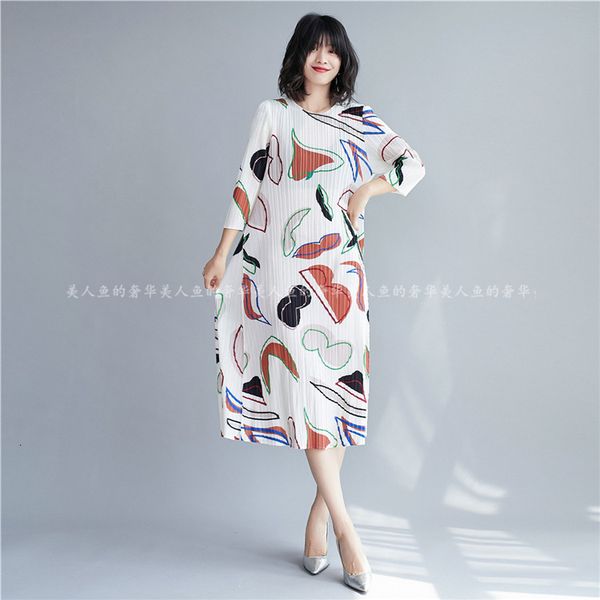 dress miyake fashion fold three quarter sleeve geometry print o-neck a-line, Black;gray
dress miyake fashion fold three quarter sleeve geometry print o-neck a-line, Black;gray