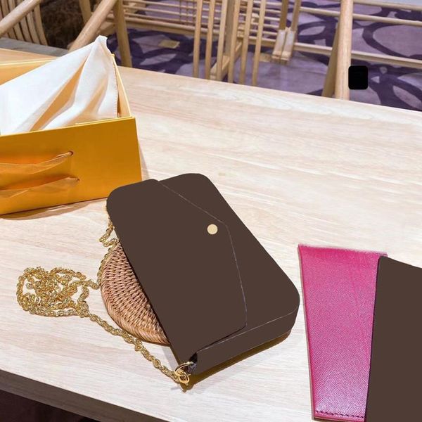 2021 luxury one-shoulder messenger bag 3a designer three-piece brown letter pattern coin purse strong practicality
2021 luxury one-shoulder messenger bag 3a designer three-piece brown letter pattern coin purse strong practicality