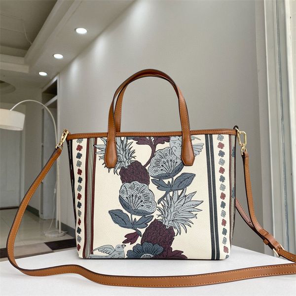 purses new shopping hand pvc flower printed single shoulder messenger bag fashion women's bag
purses new shopping hand pvc flower printed single shoulder messenger bag fashion women's bag