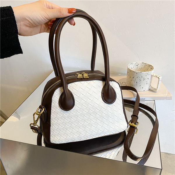 woven bag female summer diagonal shoulder western-style new hit color 2021 fashion simple small handbag hexiv
woven bag female summer diagonal shoulder western-style new hit color 2021 fashion simple small handbag hexiv
