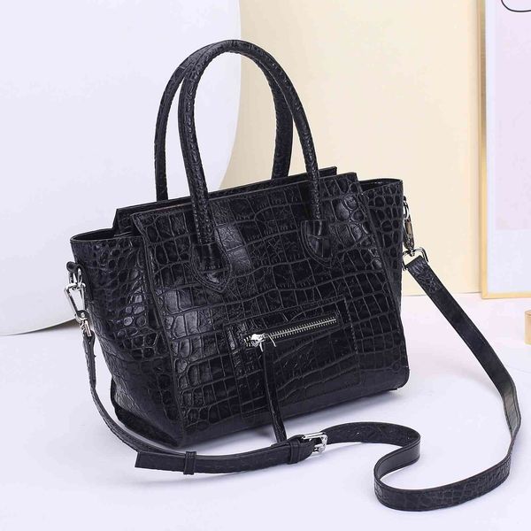 hand cross 2021 crocodile tote bag fashion oil wax cowhide women's handbag large capacity versatile one shoulder
hand cross 2021 crocodile tote bag fashion oil wax cowhide women's handbag large capacity versatile one shoulder