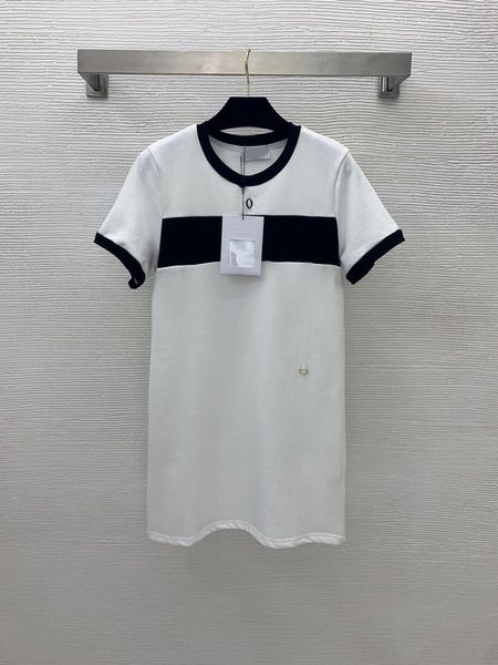 dress quality women's letter embroidery pattern black and white block color small a version short sleeve, White;black
dress quality women's letter embroidery pattern black and white block color small a version short sleeve, White;black