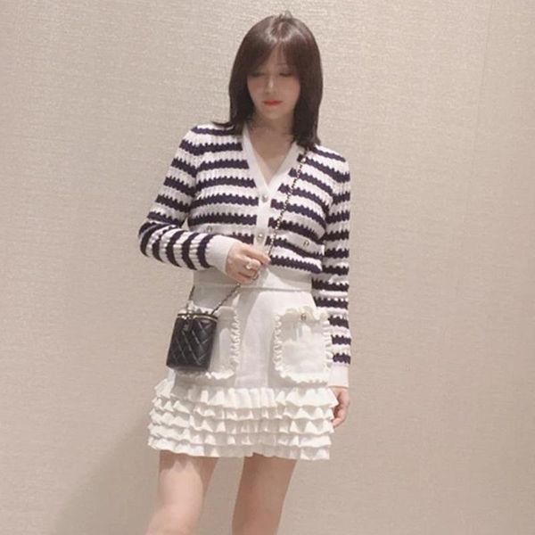 women's knits & tees runway brand cardigan sweater women striped v-neck long sleeves buttons sweter damski 2021 fashion casual knit jer, White
women's knits & tees runway brand cardigan sweater women striped v-neck long sleeves buttons sweter damski 2021 fashion casual knit jer, White