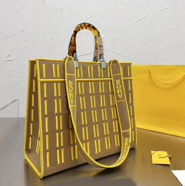 large capacity tote handbags bag women holiday travel hawksbill handle handbag bags original cloth crossbody bag founder modeling 4 colors
large capacity tote handbags bag women holiday travel hawksbill handle handbag bags original cloth crossbody bag founder modeling 4 colors