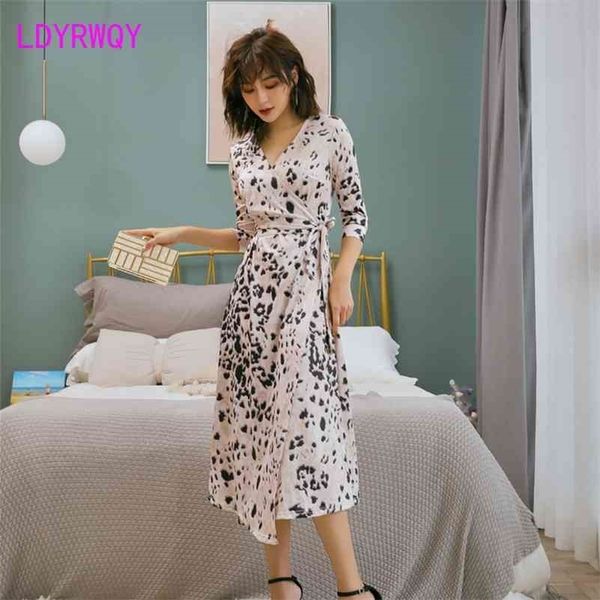 spring lace up v-neck one-piece wrap leopard print dress sleeveless knee-length regular sheath office lady 210416, Black;gray
spring lace up v-neck one-piece wrap leopard print dress sleeveless knee-length regular sheath office lady 210416, Black;gray