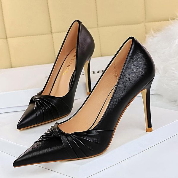 large size work shoes fashion women's professional office high heels pumps black elegant dress
large size work shoes fashion women's professional office high heels pumps black elegant dress