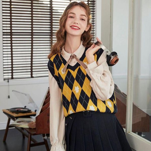sweater vest women 2021 winter england style vintage geometric argyle v neck knit sleeveless pullover waistcoat women's vests, Black;white
sweater vest women 2021 winter england style vintage geometric argyle v neck knit sleeveless pullover waistcoat women's vests, Black;white