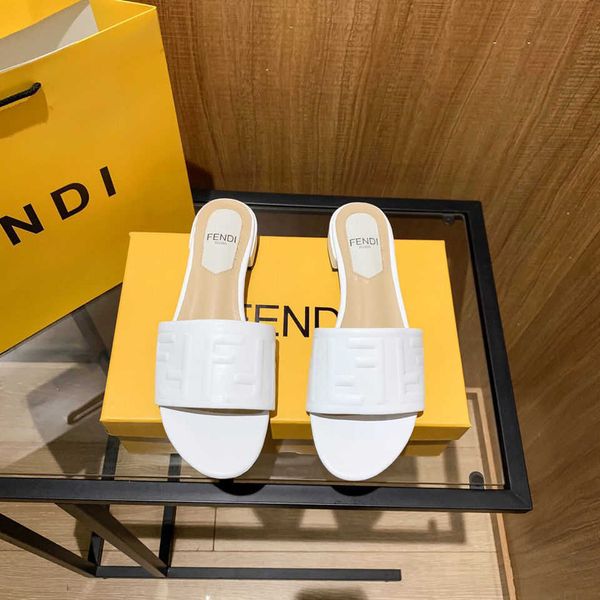 2021 new one-piece slippers for women to wear fashionable versatile metal letters european station anti slip flat sandals vvc6, Black
2021 new one-piece slippers for women to wear fashionable versatile metal letters european station anti slip flat sandals vvc6, Black