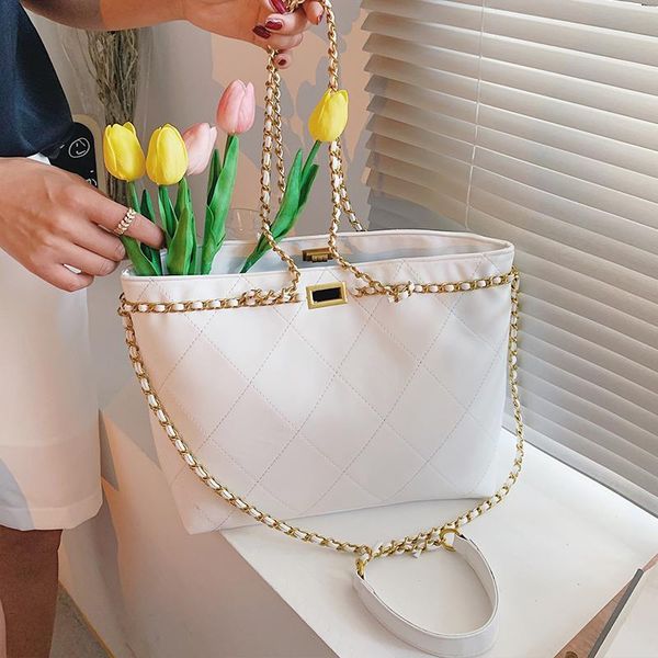 evening bags large capacity all-match tote bag 2021 fashion high-end sense chain rhombic women's designer embroidered thread shoulder
evening bags large capacity all-match tote bag 2021 fashion high-end sense chain rhombic women's designer embroidered thread shoulder